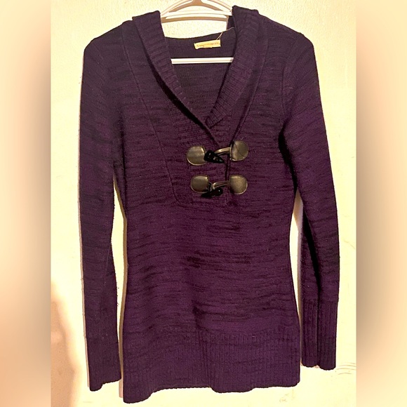 Small knitted purple and black pullover with hood n button detail - Picture 1 of 4